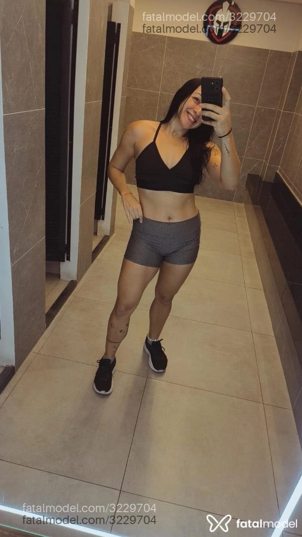 Acompanhante mulher morena (o) de olhos pretos - Cupim