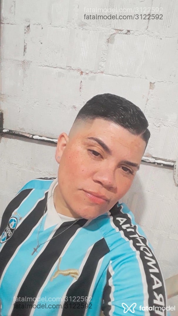 Acompanhante homem trans morena (o) de olhos pretos - Theylor
