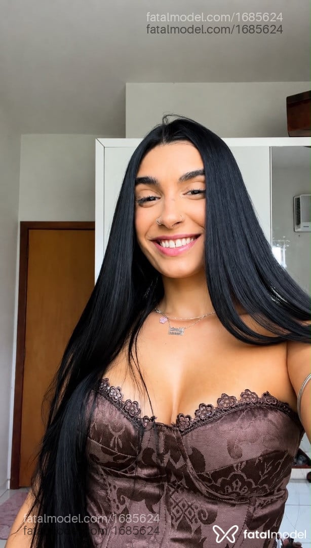 Acompanhante mulher morena (o) de olhos pretos - Bianca