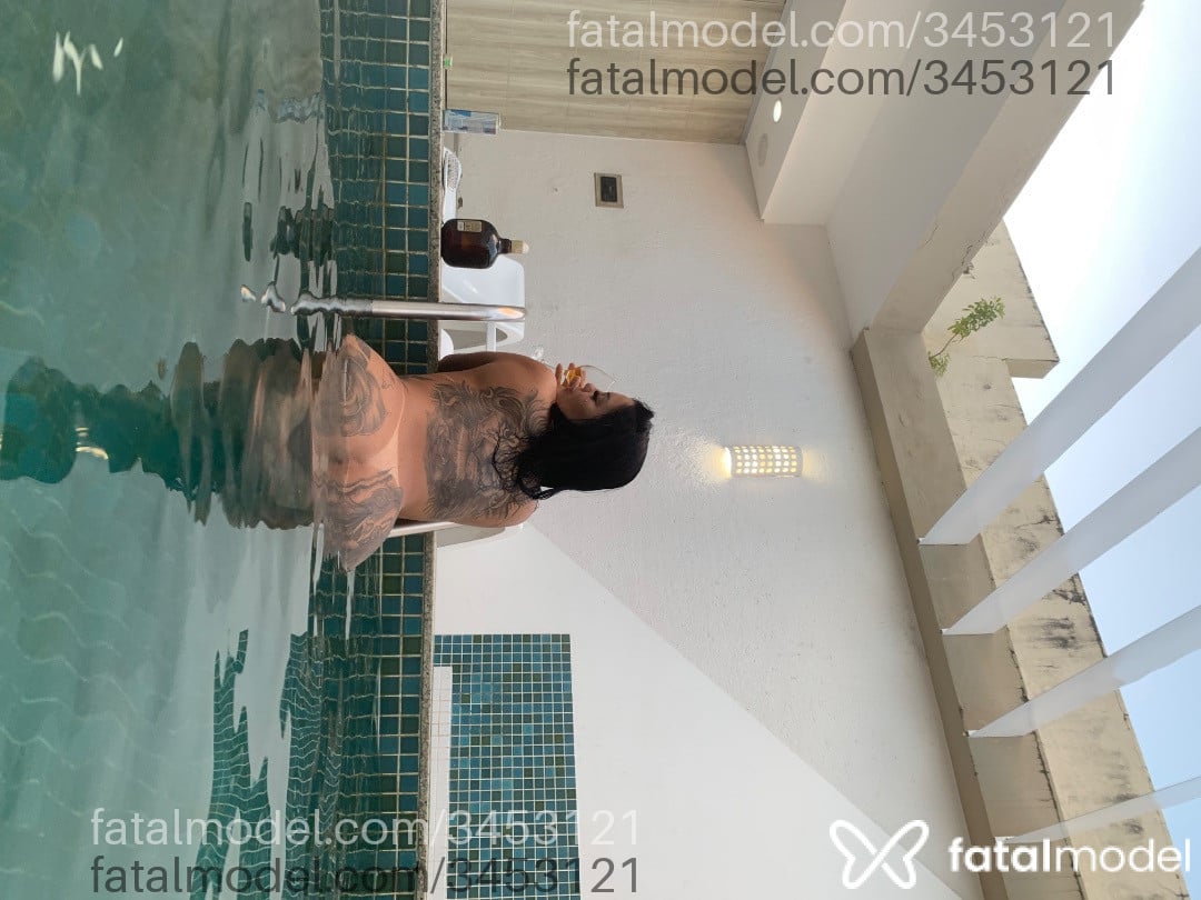 Acompanhante mulher morena (o) de olhos pretos - Maria