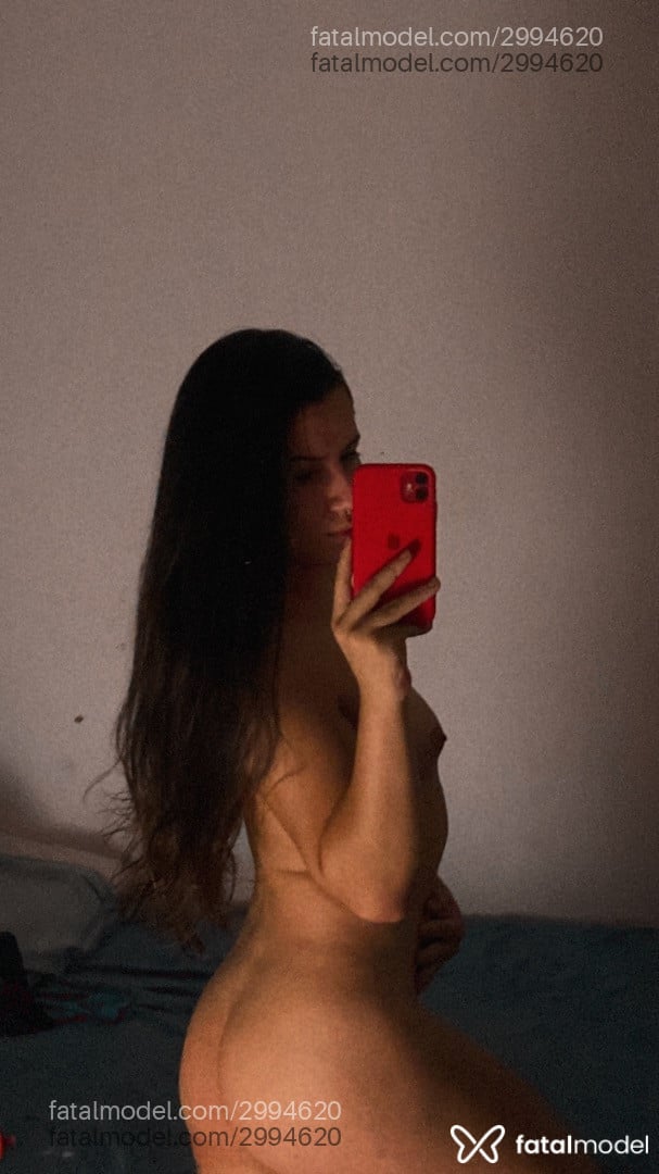 Acompanhante mulher trans com cabelo castanho de olhos castanhos - Maria
