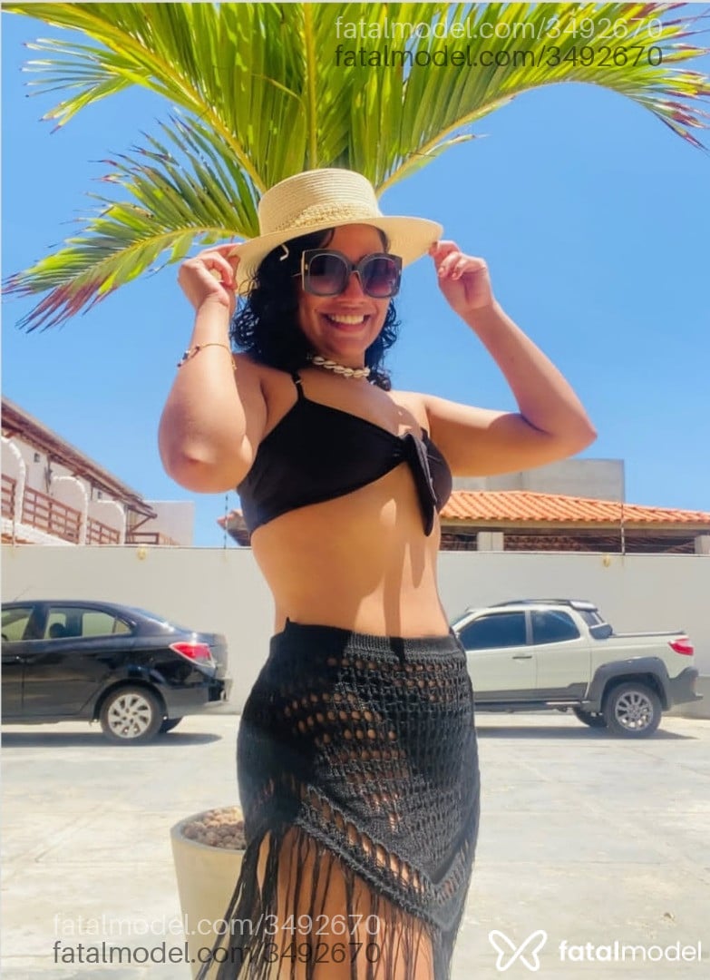 Acompanhante mulher com cabelo castanho de olhos castanhos - Nikaele