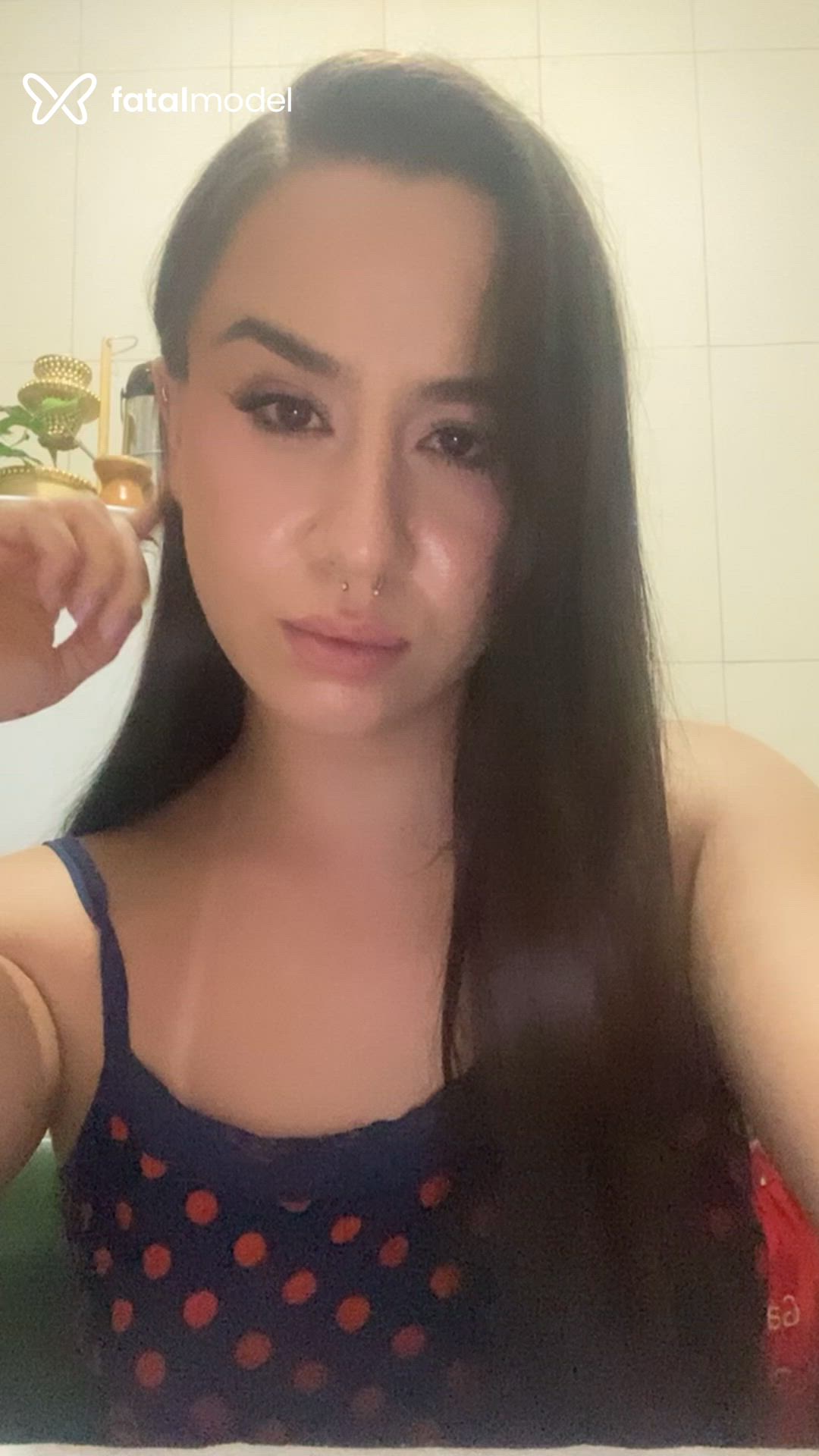 Acompanhante mulher trans com cabelo castanho de olhos castanhos - Maria