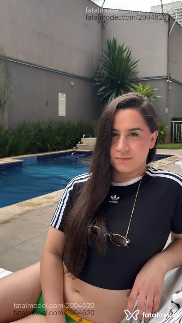 Acompanhante mulher trans com cabelo castanho de olhos castanhos - Maria