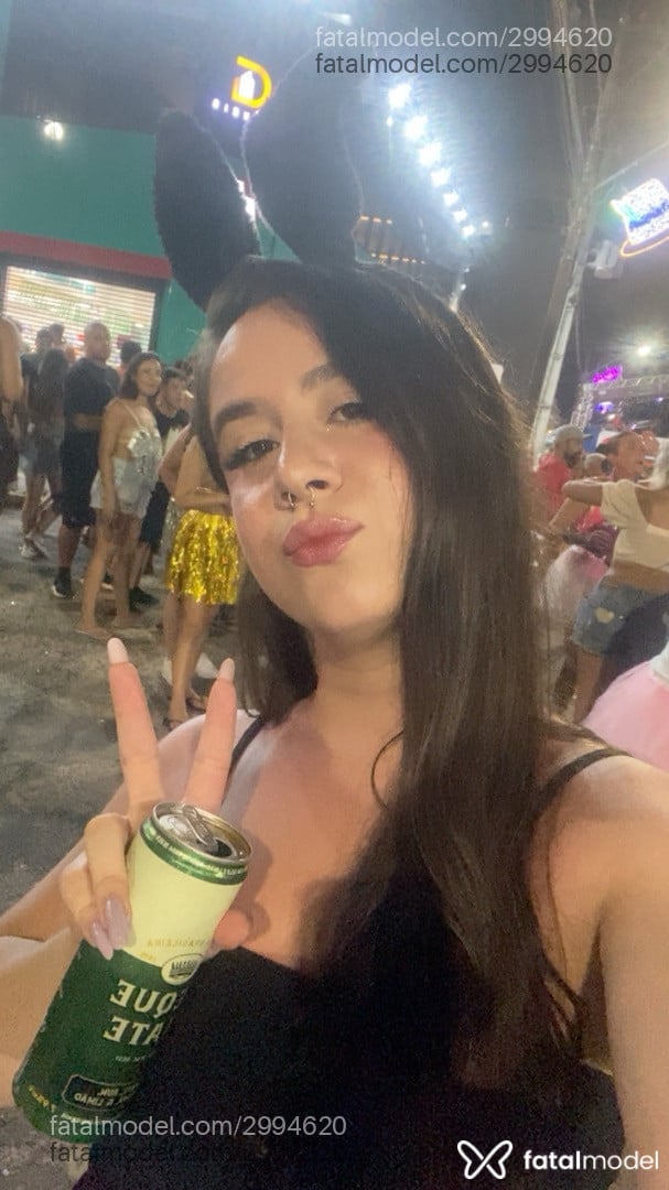 Acompanhante mulher trans com cabelo castanho de olhos castanhos - Maria