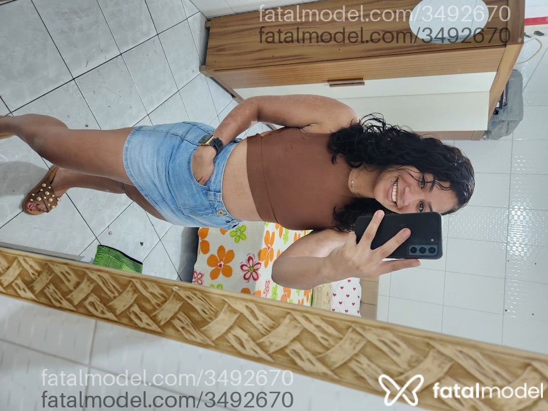 Acompanhante mulher com cabelo castanho de olhos castanhos - Nikaele