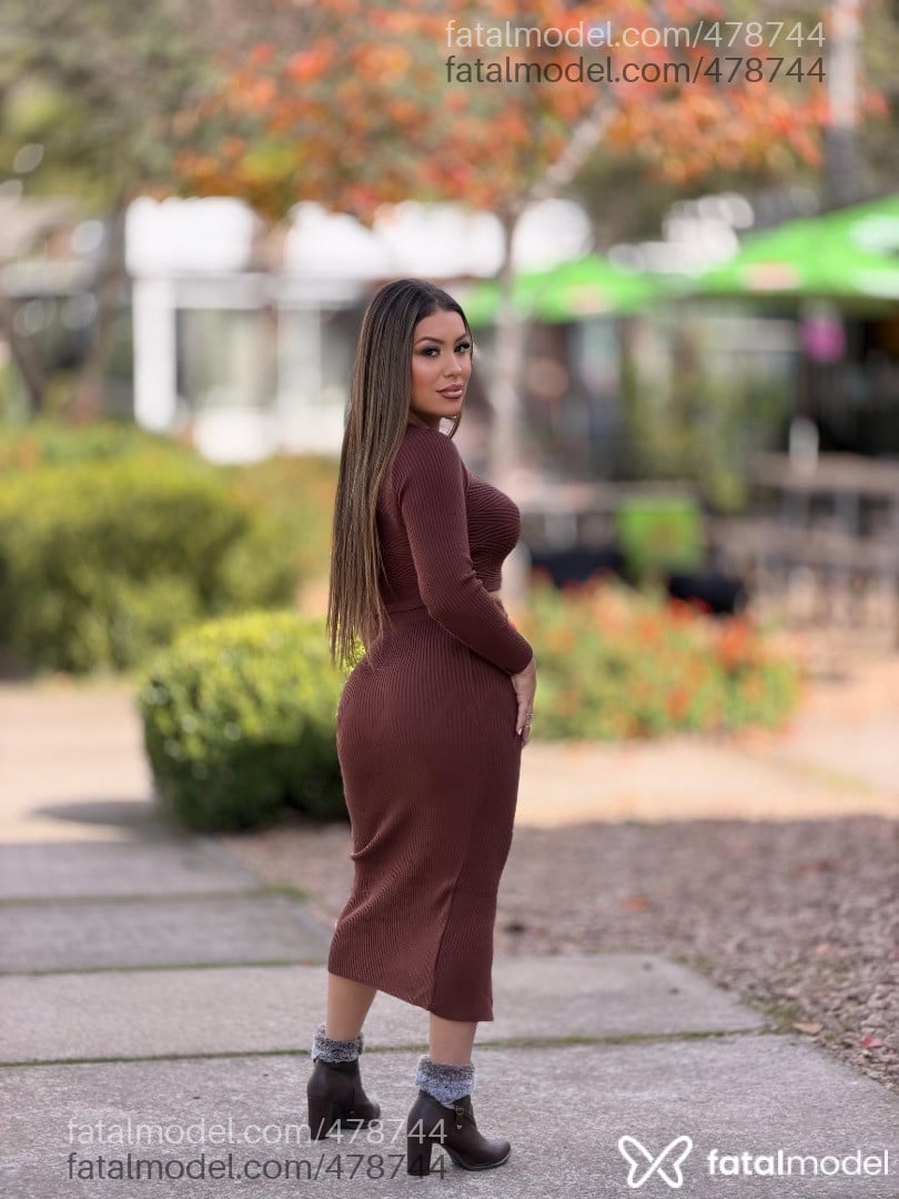 Acompanhante mulher com cabelo colorido de olhos castanhos - Bruna Klein