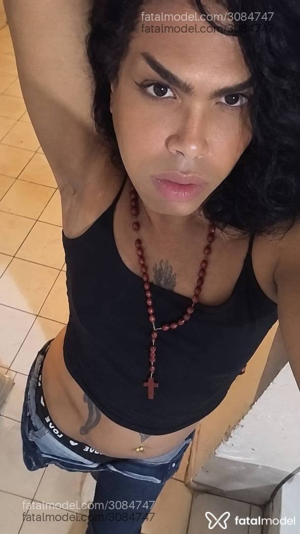 Acompanhante mulher trans morena (o) de olhos pretos - Handara Cavalcante