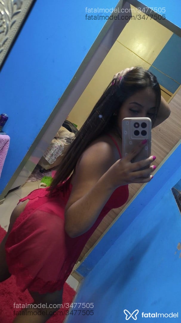 Acompanhante mulher com cabelo castanho de olhos castanhos - Jade Oliveira