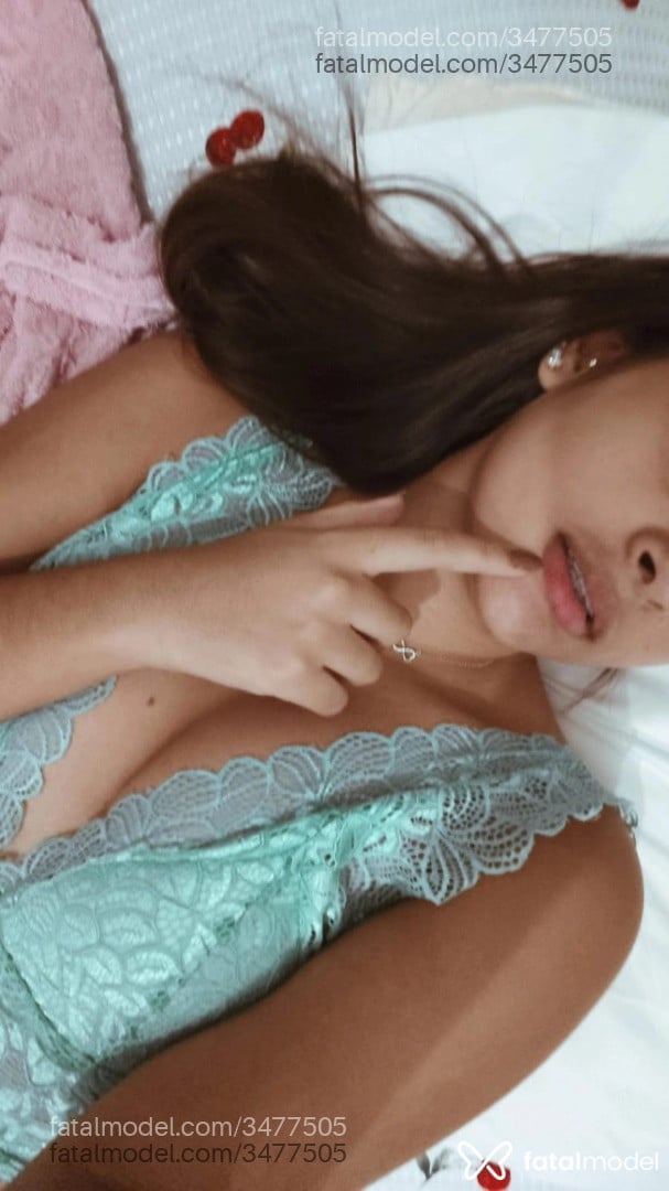 Acompanhante mulher com cabelo castanho de olhos castanhos - Jade Oliveira