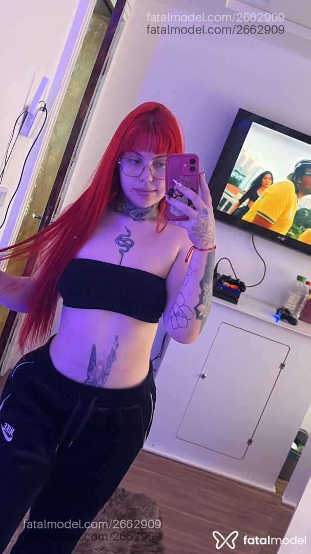 Acompanhante mulher ruiva (o) de olhos mel - Larissa Freitasz