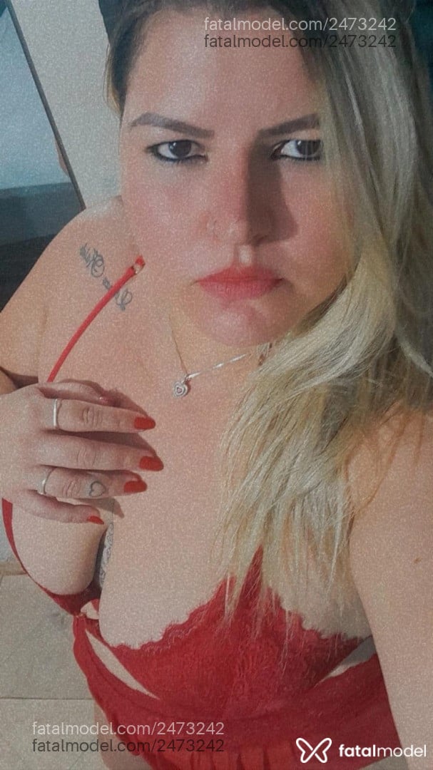 Acompanhante mulher loira (o) de olhos castanhos - Letícia