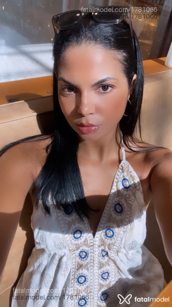 Acompanhante mulher morena (o) de olhos castanhos - Roberta