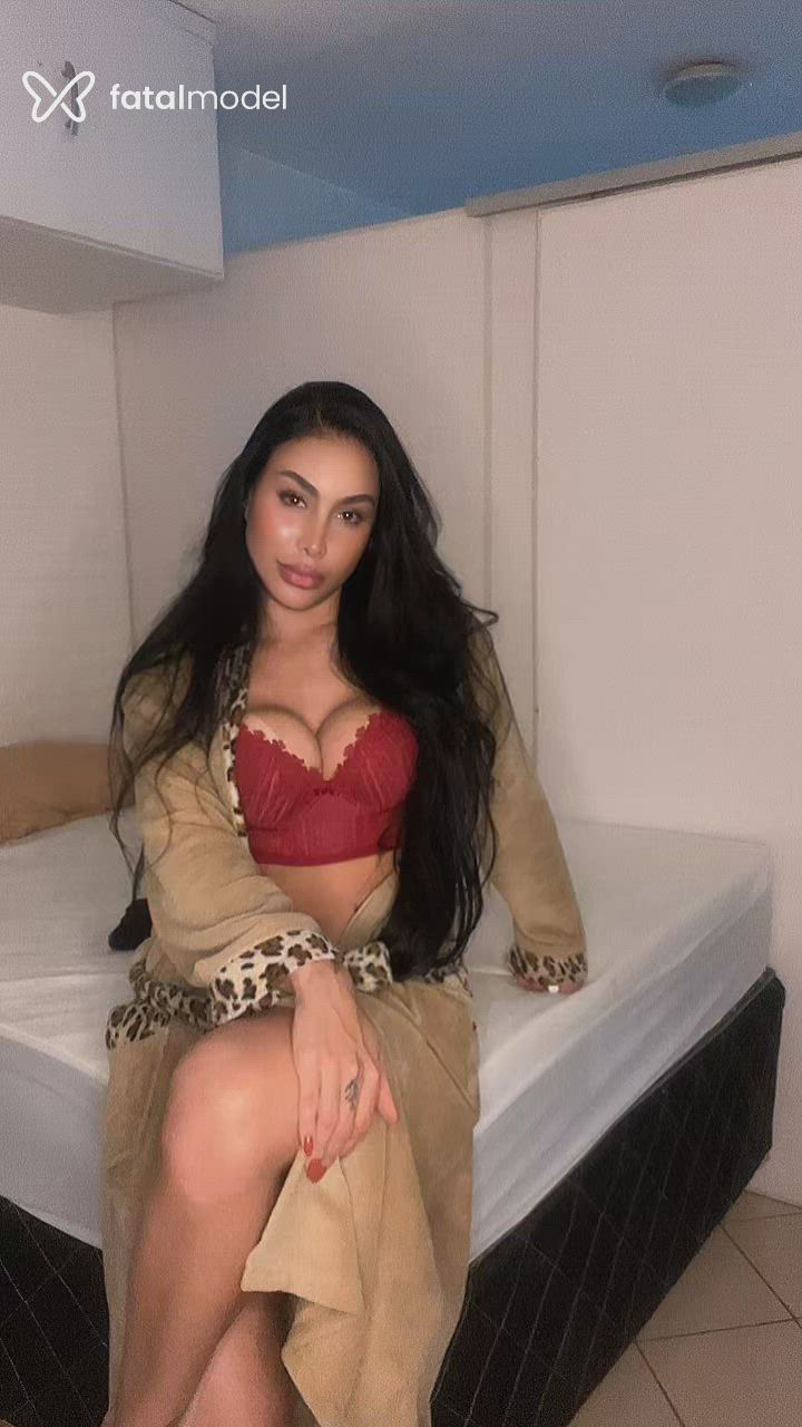 Acompanhante mulher morena (o) de olhos castanhos - Karen