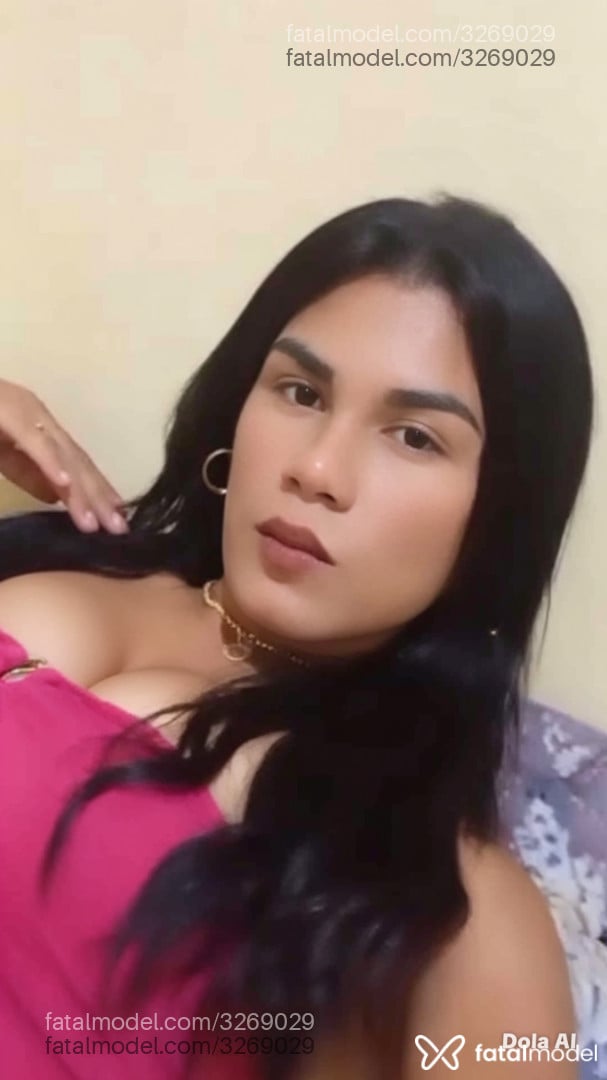 Acompanhante mulher trans morena (o) de olhos pretos - Lauana