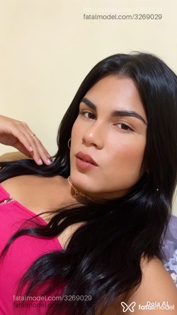 Acompanhante mulher trans morena (o) de olhos pretos - Lauana