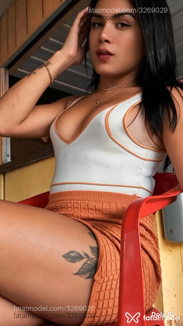 Acompanhante mulher trans morena (o) de olhos pretos - Lauana