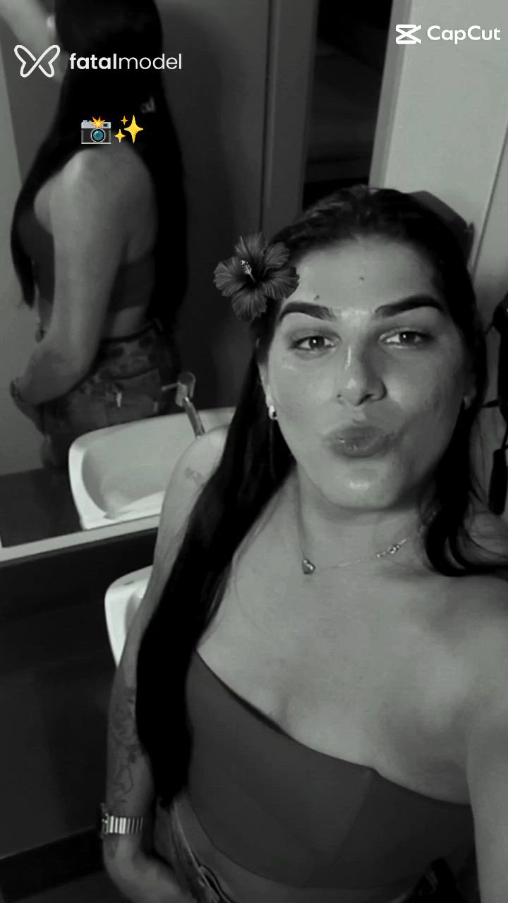 Acompanhante mulher trans morena (o) de olhos castanhos - Monyelle