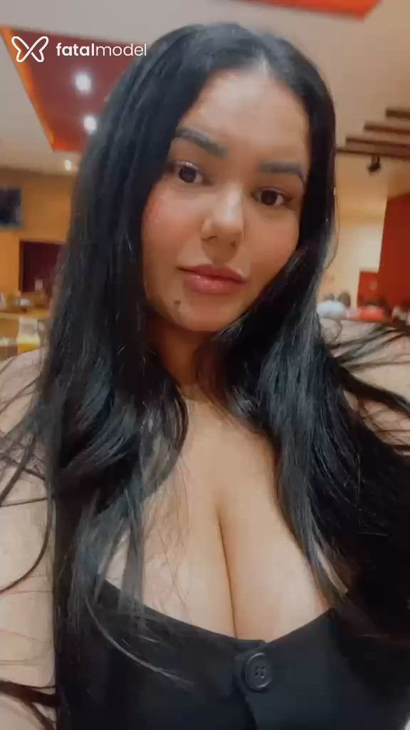 Acompanhante mulher com cabelo castanho de olhos castanhos - Dianna Carvalho