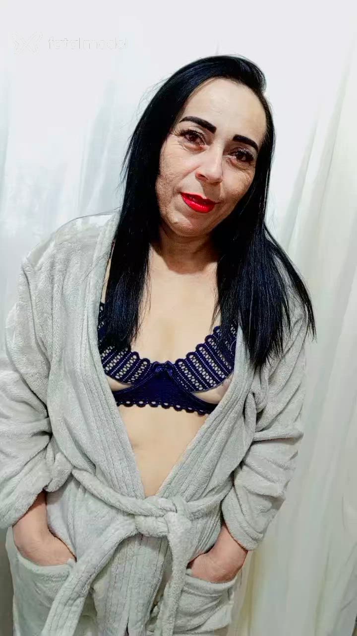 Acompanhante mulher com cabelo castanho de olhos castanhos - Marya Trepadeira