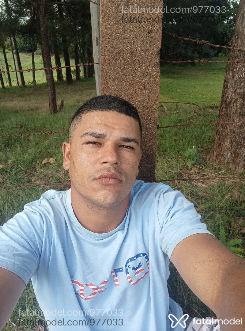 Acompanhante homem com cabelo castanho de olhos castanhos - jackson