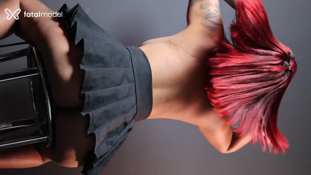 Acompanhante mulher ruiva (o) de olhos pretos - Ana Júlia