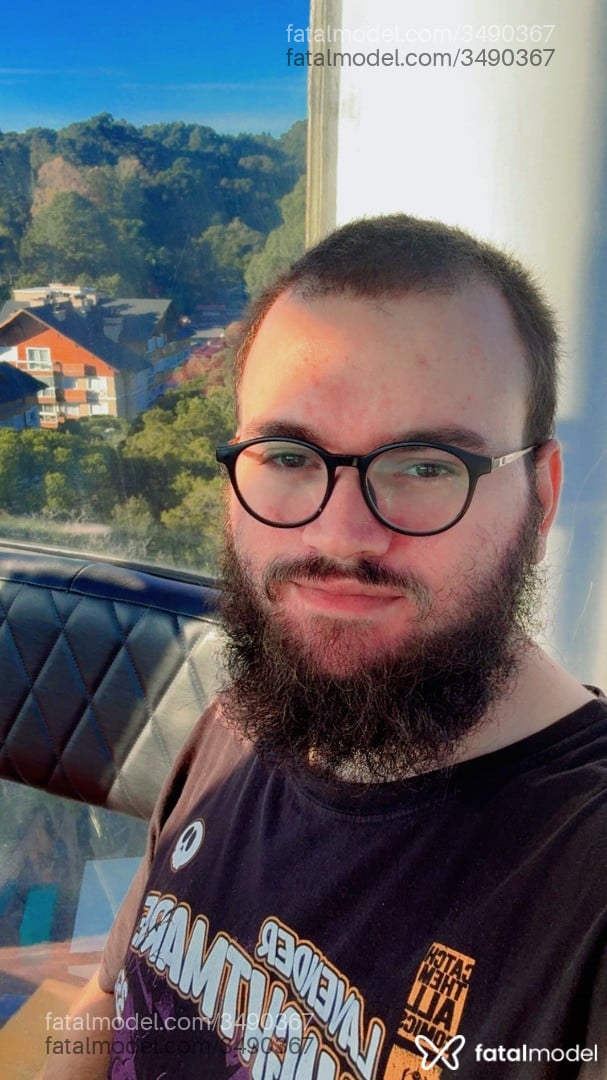Acompanhante homem com cabelo castanho de olhos castanhos - Douglas