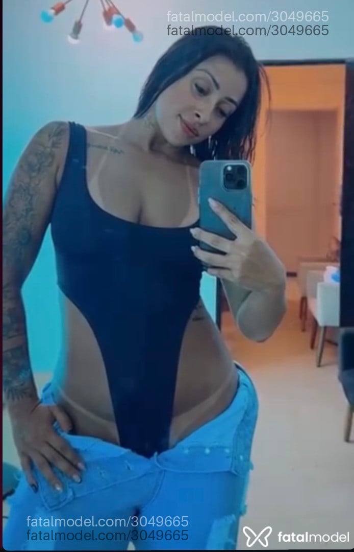 Acompanhante mulher morena (o) de olhos pretos - Karen