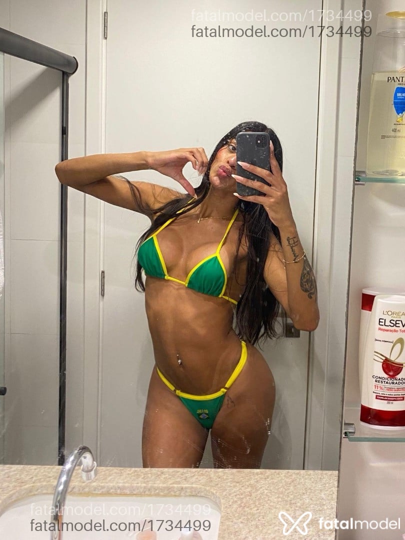 Acompanhante mulher trans morena (o) de olhos castanhos - Ananda