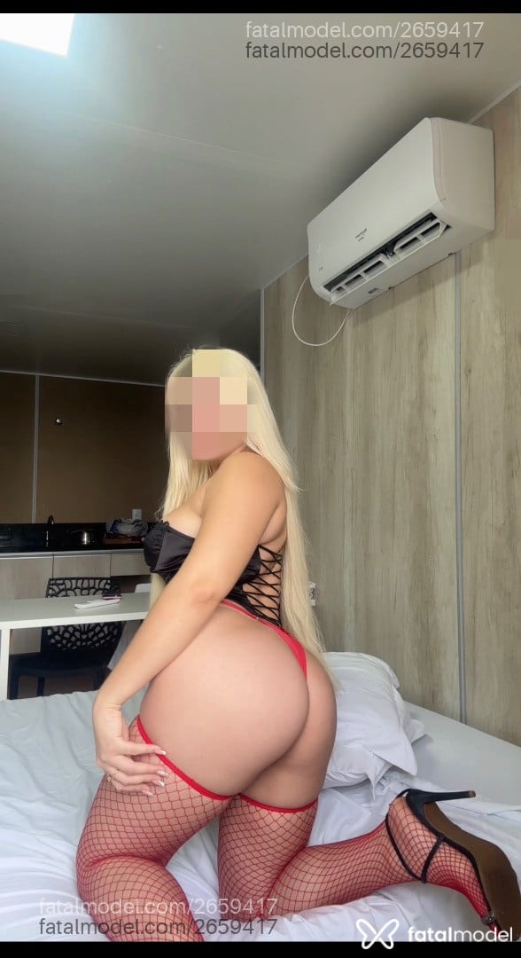Acompanhante mulher loira (o) de olhos pretos - Mel Mellyssa