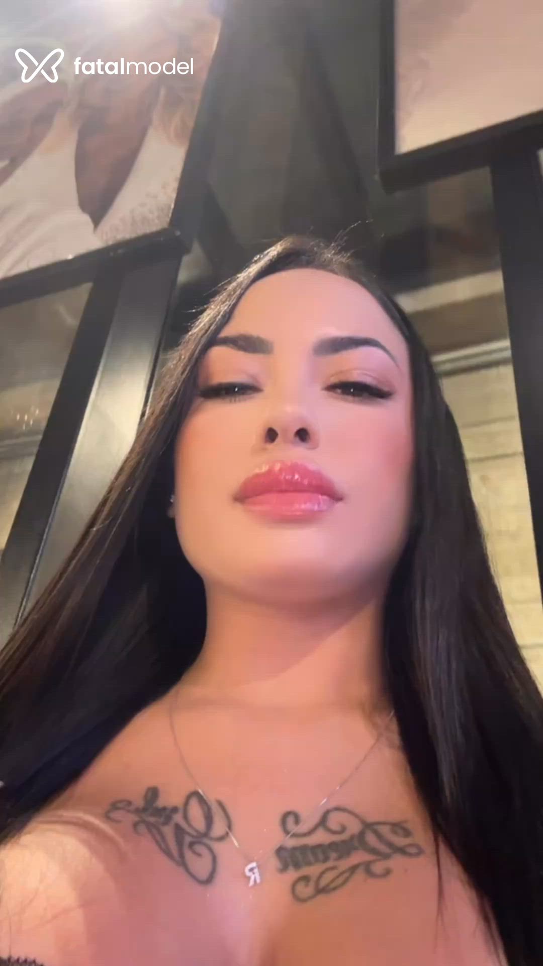 Acompanhante mulher morena (o) de olhos pretos em São Paulo Acompanhante mulher morena (o) de olhos pretos em São Paulo - Vitória