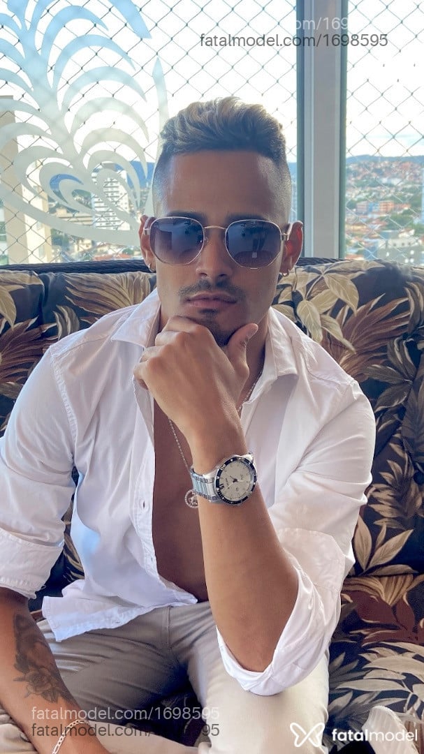 Acompanhante homem morena (o) de olhos castanhos - Guilherme