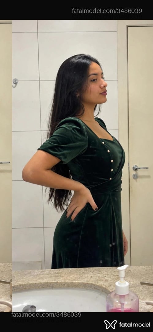Acompanhante mulher com cabelo castanho de olhos castanhos - Milena Carvalho