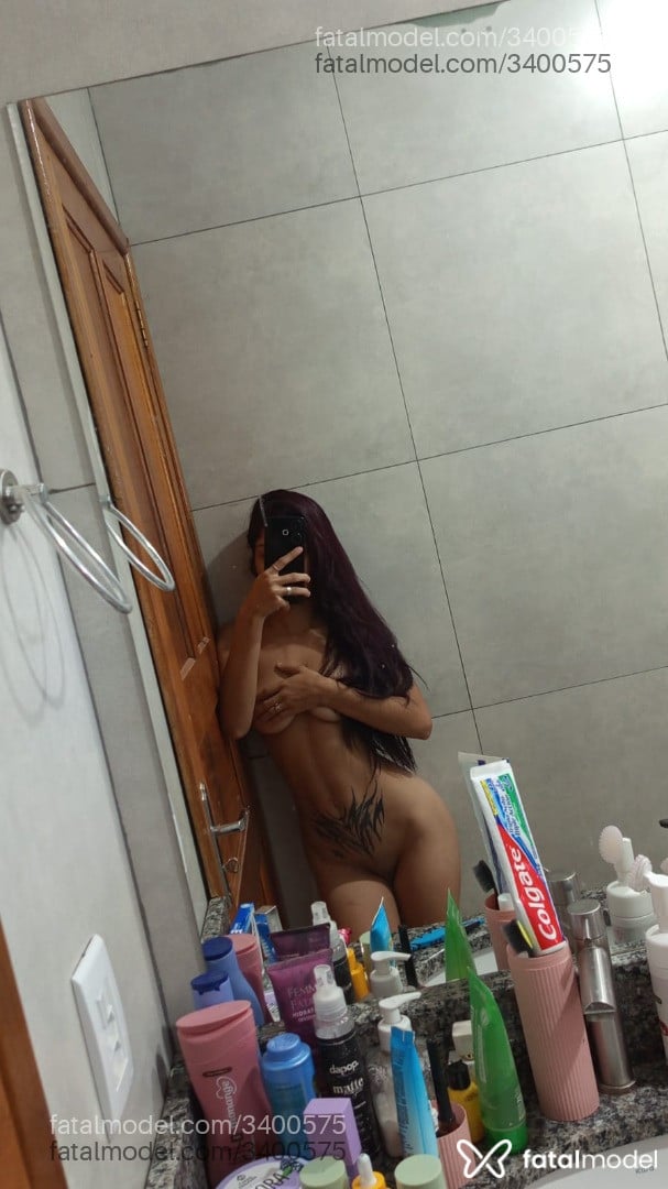 Acompanhante mulher ruiva (o) de olhos castanhos - Sophia