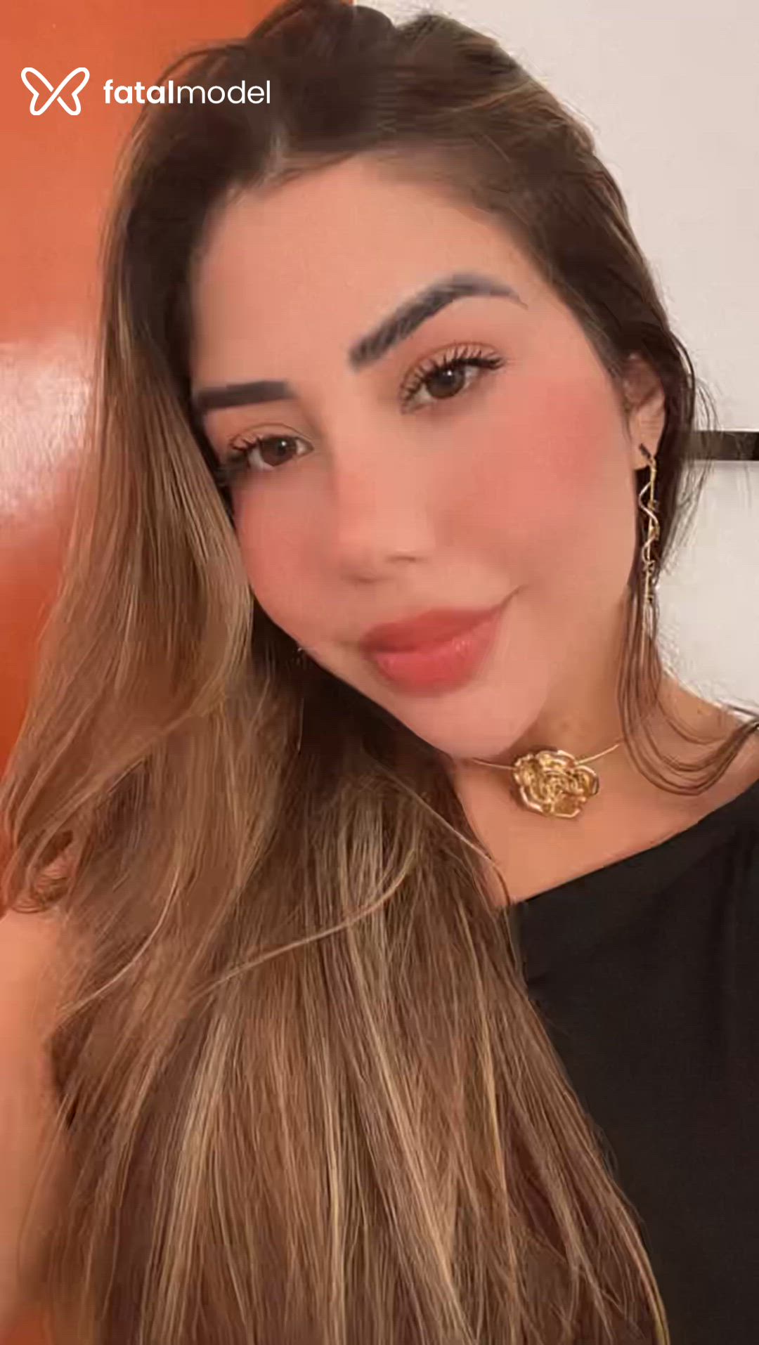Acompanhante mulher loira (o) de olhos mel - Bela
