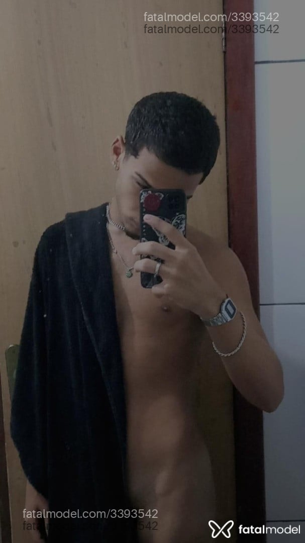 Acompanhante homem morena (o) de olhos castanhos - Japaa Acompanhante homem morena (o) de olhos castanhos - Japaa