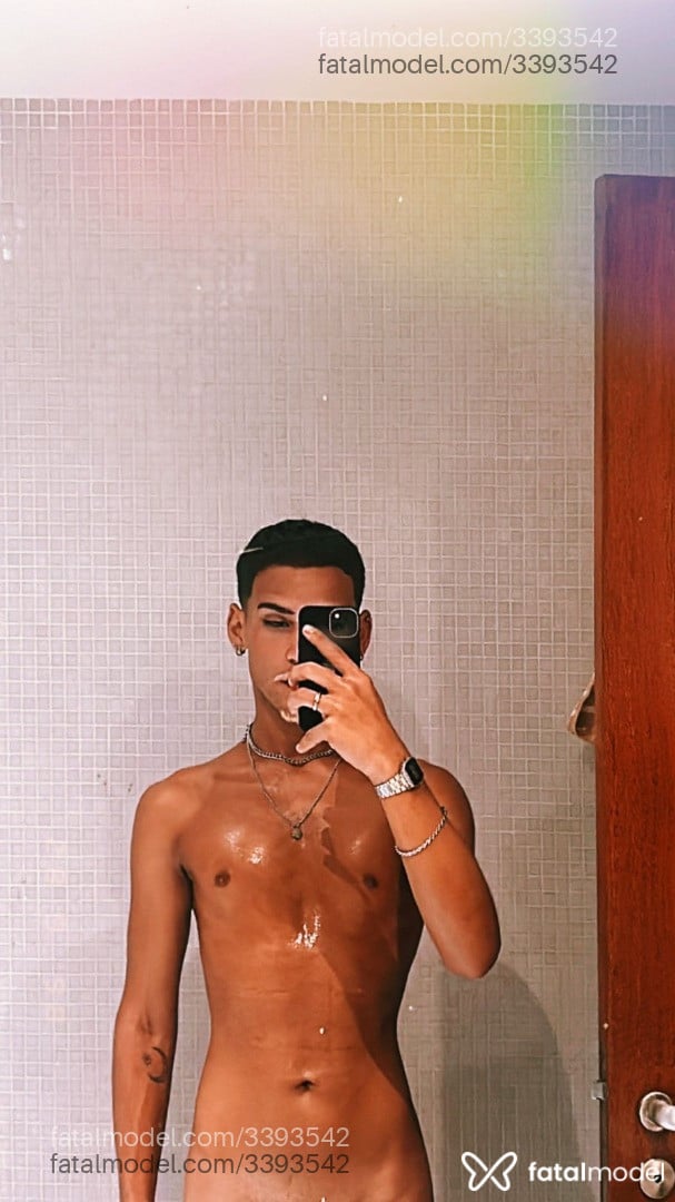 Acompanhante homem morena (o) de olhos castanhos - Japaa Acompanhante homem morena (o) de olhos castanhos - Japaa