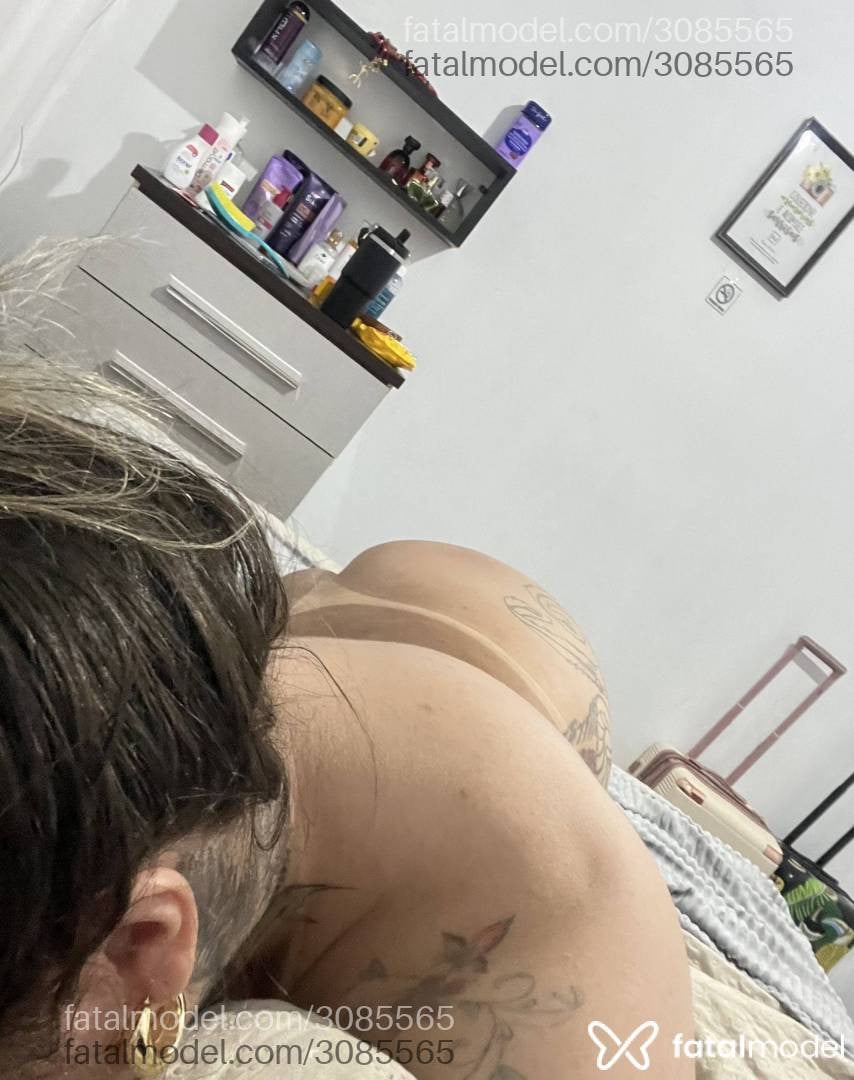 Acompanhante mulher loira (o) de olhos castanhos - Pâmela