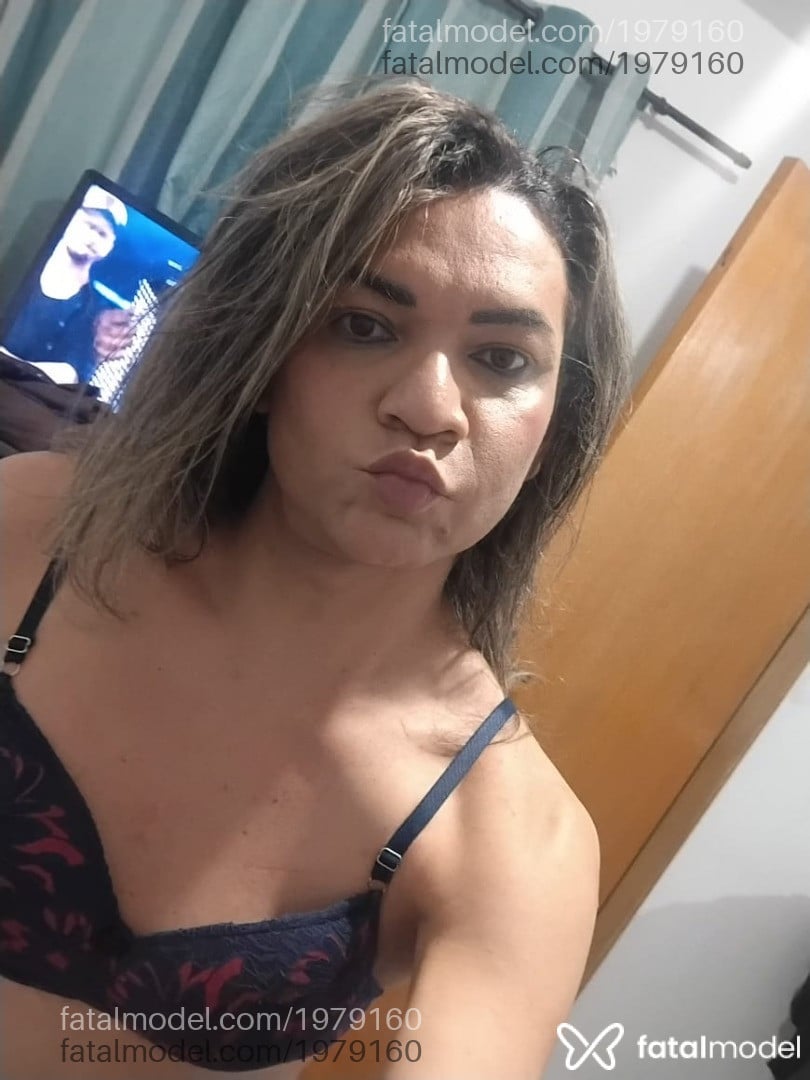 Acompanhante mulher trans loira (o) de olhos castanhos - Cristini