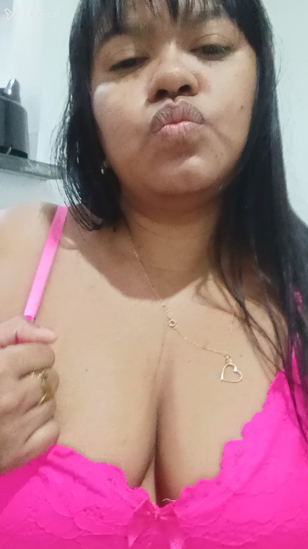 Acompanhante mulher morena (o) de olhos pretos - Maria Clara
