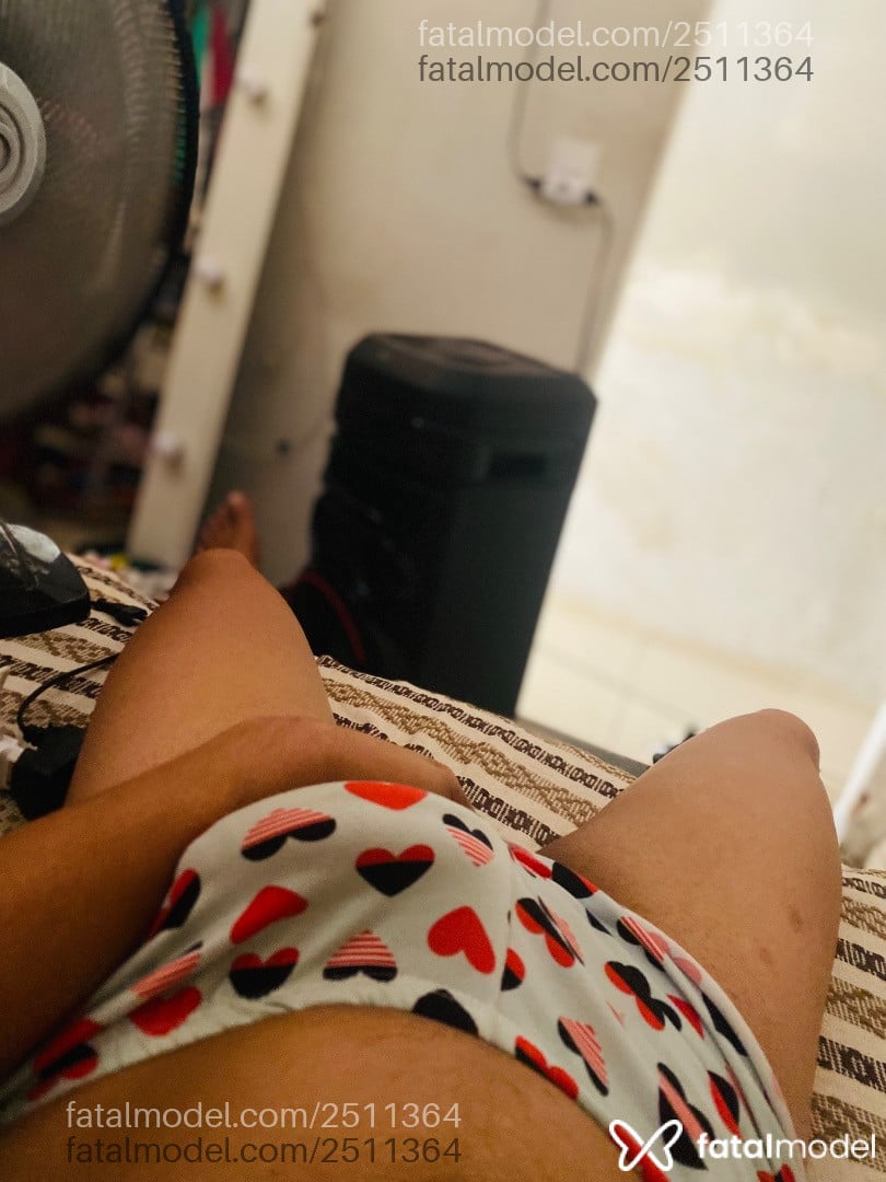Acompanhante mulher trans com cabelo castanho de olhos pretos - Maylla