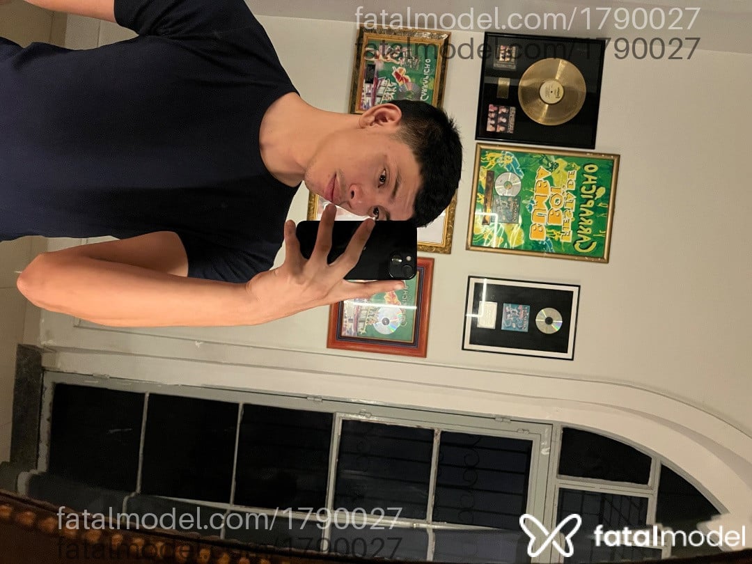 Acompanhante homem com cabelo castanho de olhos castanhos - Zac marinho