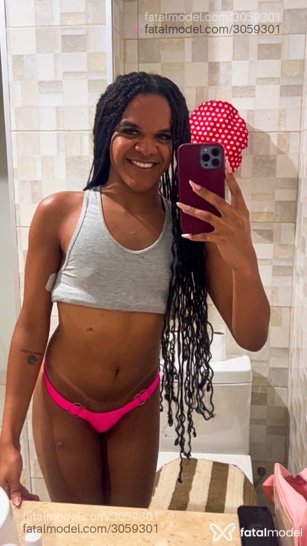 Acompanhante mulher trans morena (o) de olhos castanhos - Rianna