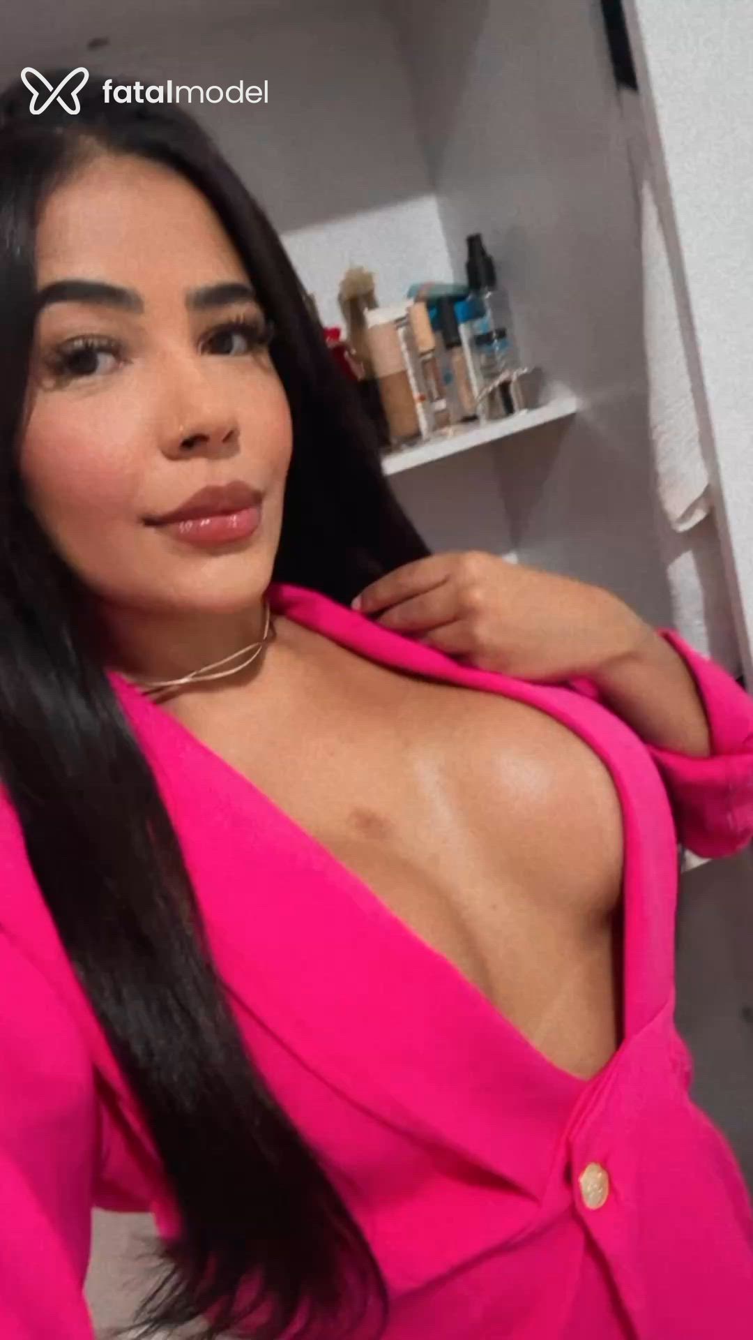 Acompanhante mulher morena (o) de olhos castanhos - Júlia Sampaio