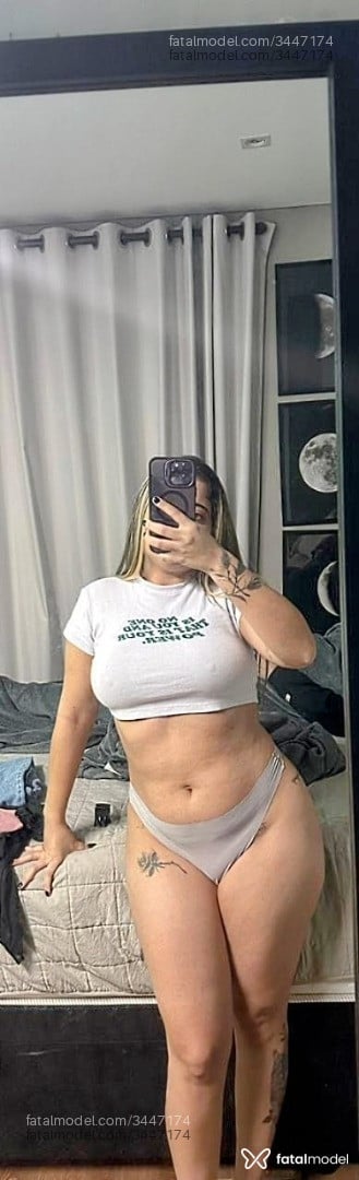 Acompanhante mulher loira (o) de olhos mel - Carol