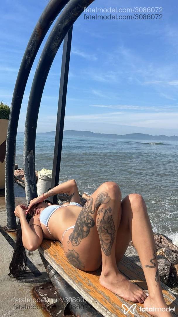 Acompanhante mulher morena (o) de olhos pretos - Luiza
