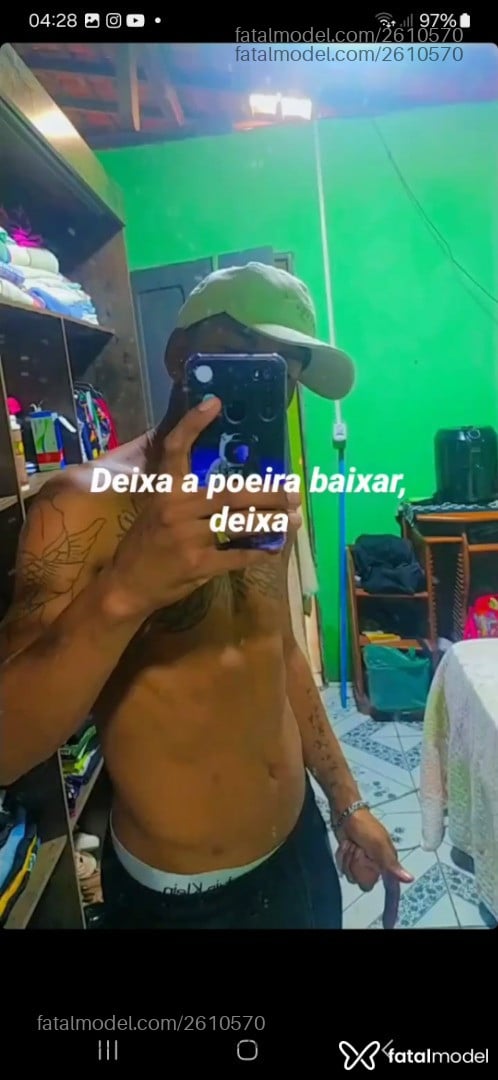 Acompanhante homem com cabelo castanho de olhos castanhos - Hm Marks