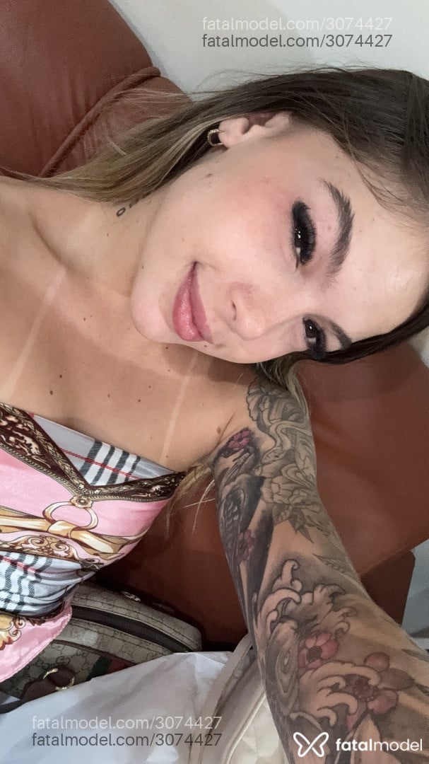 Acompanhante mulher loira (o) de olhos castanhos - Maya Maitê Acompanhante mulher loira (o) de olhos castanhos - Maya Maitê