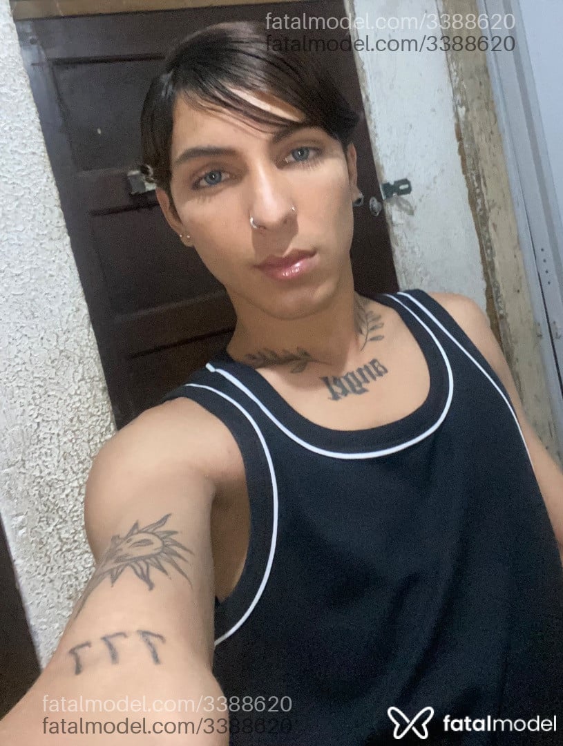 Acompanhante homem com cabelo castanho de olhos azuis - Rubyzinhaa