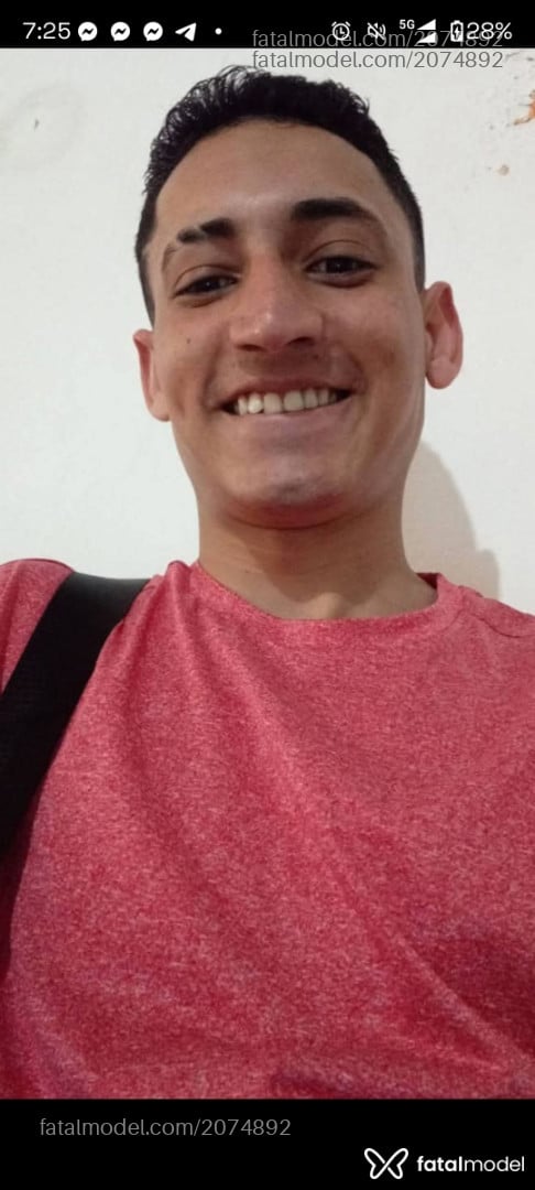 Acompanhante homem morena (o) de olhos castanhos - Issac Colombia